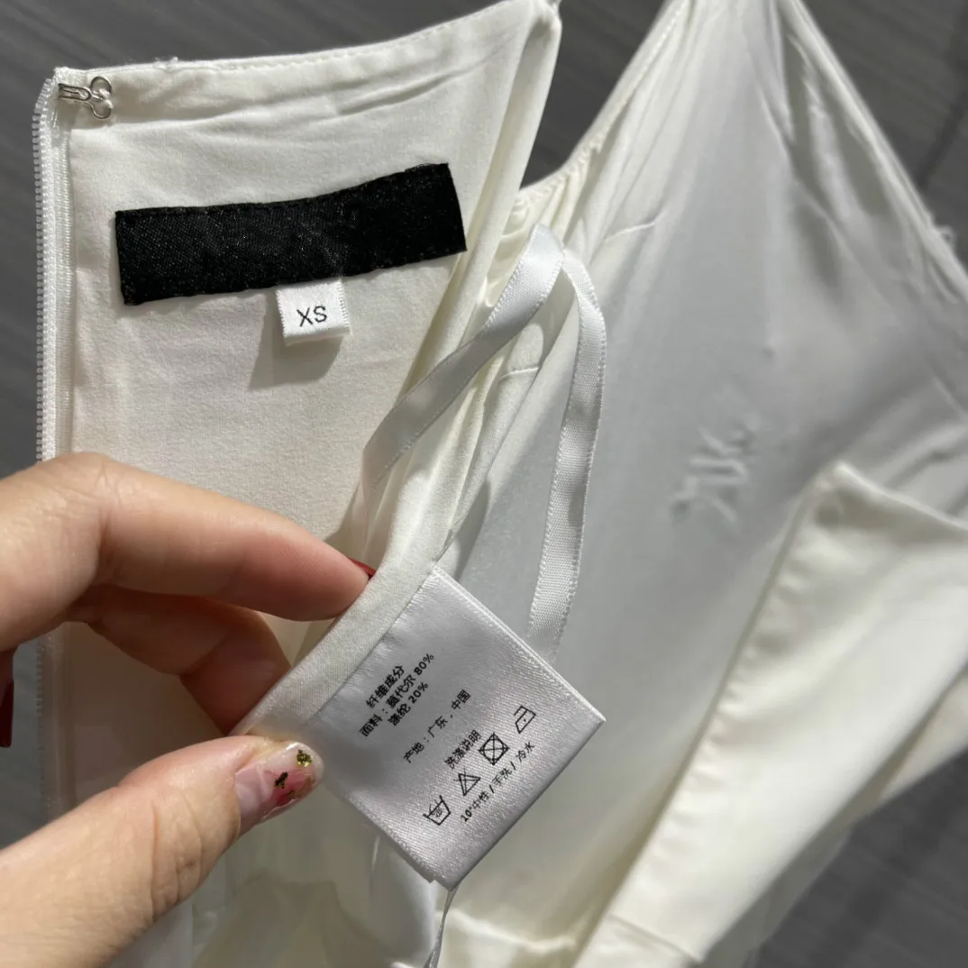 2021 New White Jumpsuit Women Luxury Brand High Waist Floral Sling Jumpsuits Runway Design Lace Up Decoration Straight Jumpsuits
2021 New White Jumpsuit Women Luxury Brand High Waist Floral Sling Jumpsuits Runway Design Lace Up Decoration Straight Jumpsuits