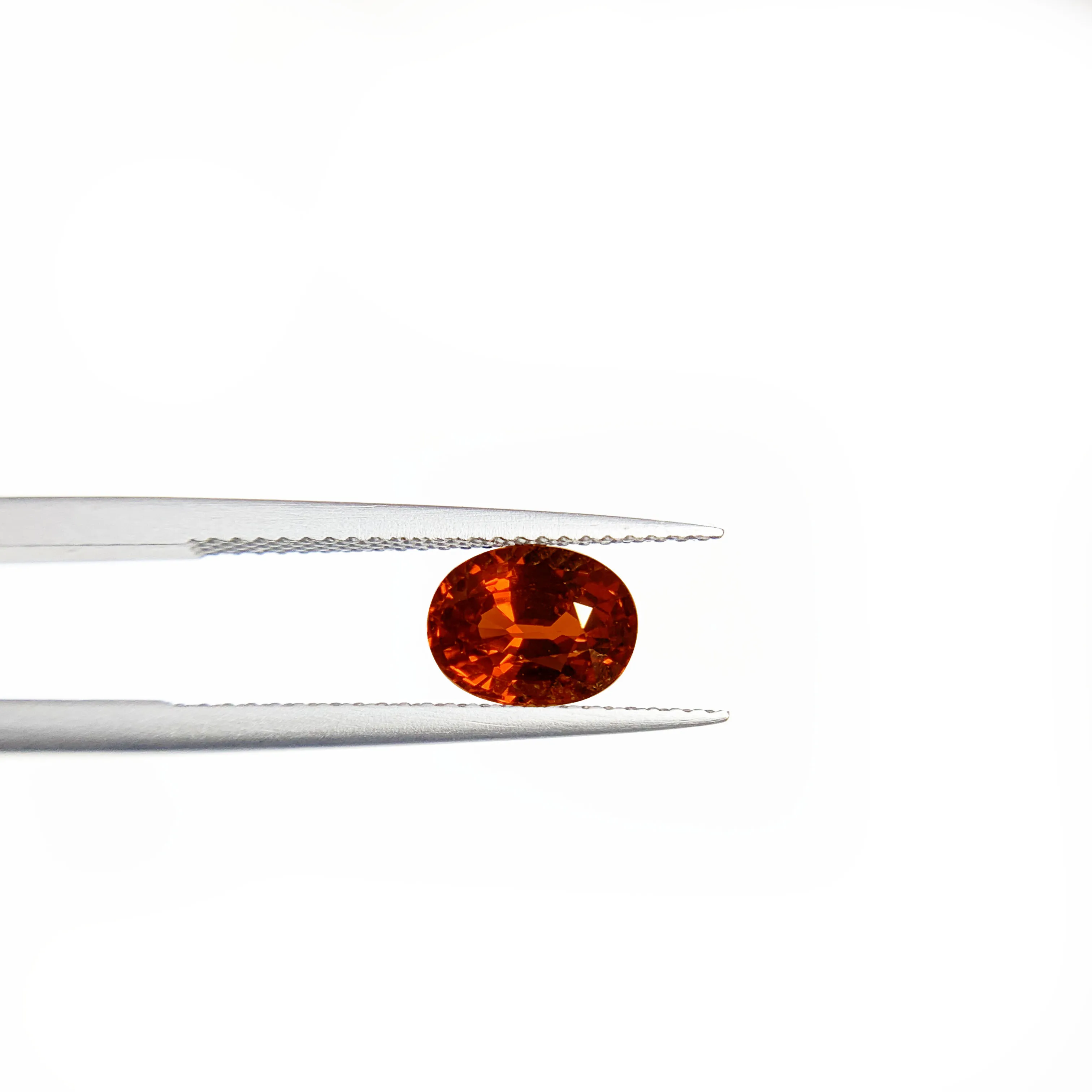 Natural non-optimized orange yellow garnet bare stone ring surface, pure body without cotton wool can issue Chinese certificate
Natural non-optimized orange yellow garnet bare stone ring surface, pure body without cotton wool can issue Chinese certificate