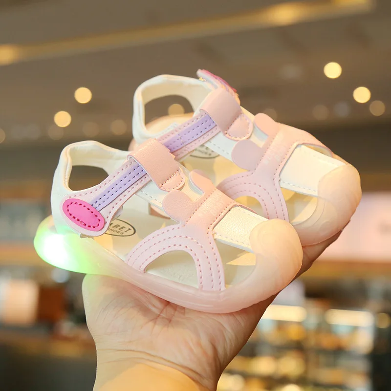 2021 Kids Led Sandals Light Up Children Summer Shoes Glowing Sport Sandals for Boys and Girls Flashing Soft Beach Shoes for Todd
2021 Kids Led Sandals Light Up Children Summer Shoes Glowing Sport Sandals for Boys and Girls Flashing Soft Beach Shoes for Todd