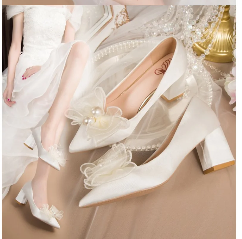 2021 New Bridal Pointed Toe Square Heel High Heels White Pearl Mesh Butterfly Wedding Shoes Women Elegant Banquet Women's Shoes
2021 New Bridal Pointed Toe Square Heel High Heels White Pearl Mesh Butterfly Wedding Shoes Women Elegant Banquet Women's Shoes