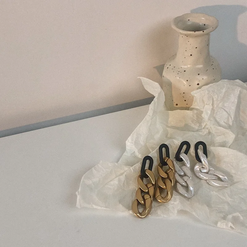 New Vintage Black White Acrylic Metal Thick Chain Long Drop Earrings Gothic Tassel Chain Dangle Earring Jewelry For Women Gift
New Vintage Black White Acrylic Metal Thick Chain Long Drop Earrings Gothic Tassel Chain Dangle Earring Jewelry For Women Gift