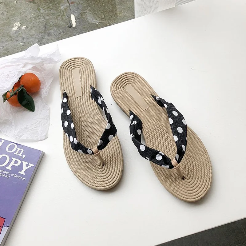 2021 summer new fashion beach sandals women's Korean wave clip foot drag imitation straw flip flop
2021 summer new fashion beach sandals women's Korean wave clip foot drag imitation straw flip flop