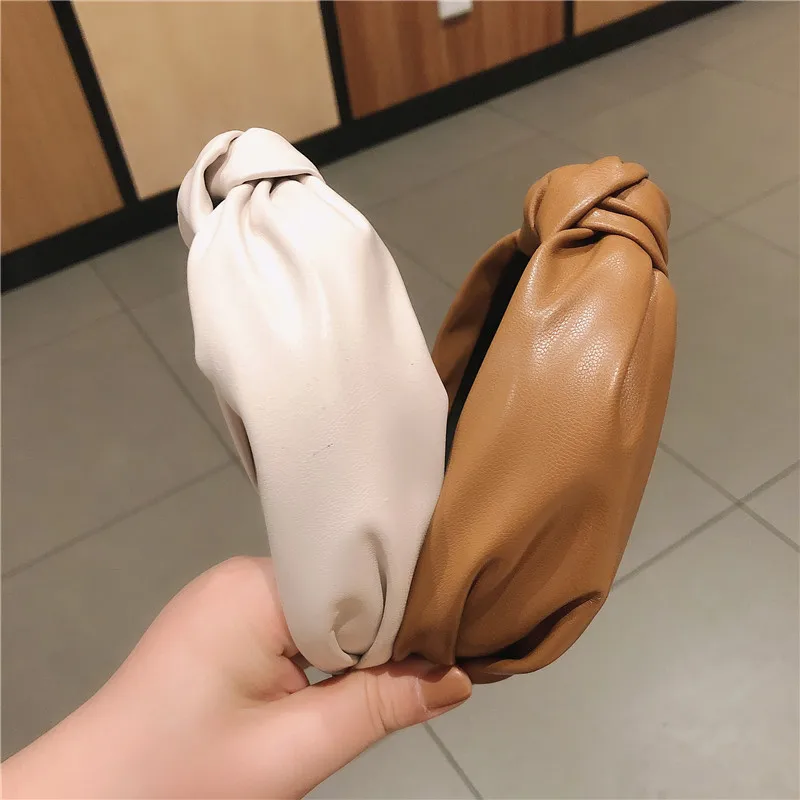Women Hair Band Bezel Pu Leather Hairbands Elegant Hair Accessories Solid Color Retro Knotted Headbands Hair Hoop Headdress 
Women Hair Band Bezel Pu Leather Hairbands Elegant Hair Accessories Solid Color Retro Knotted Headbands Hair Hoop Headdress