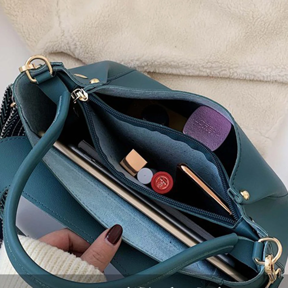 Fashion Simply PU Leather Crossbody Bag For Women 2020 winter Solid Color Shoulder Messenger Bag Lady Chain Travel Small Handbag
Fashion Simply PU Leather Crossbody Bag For Women 2020 winter Solid Color Shoulder Messenger Bag Lady Chain Travel Small Handbag