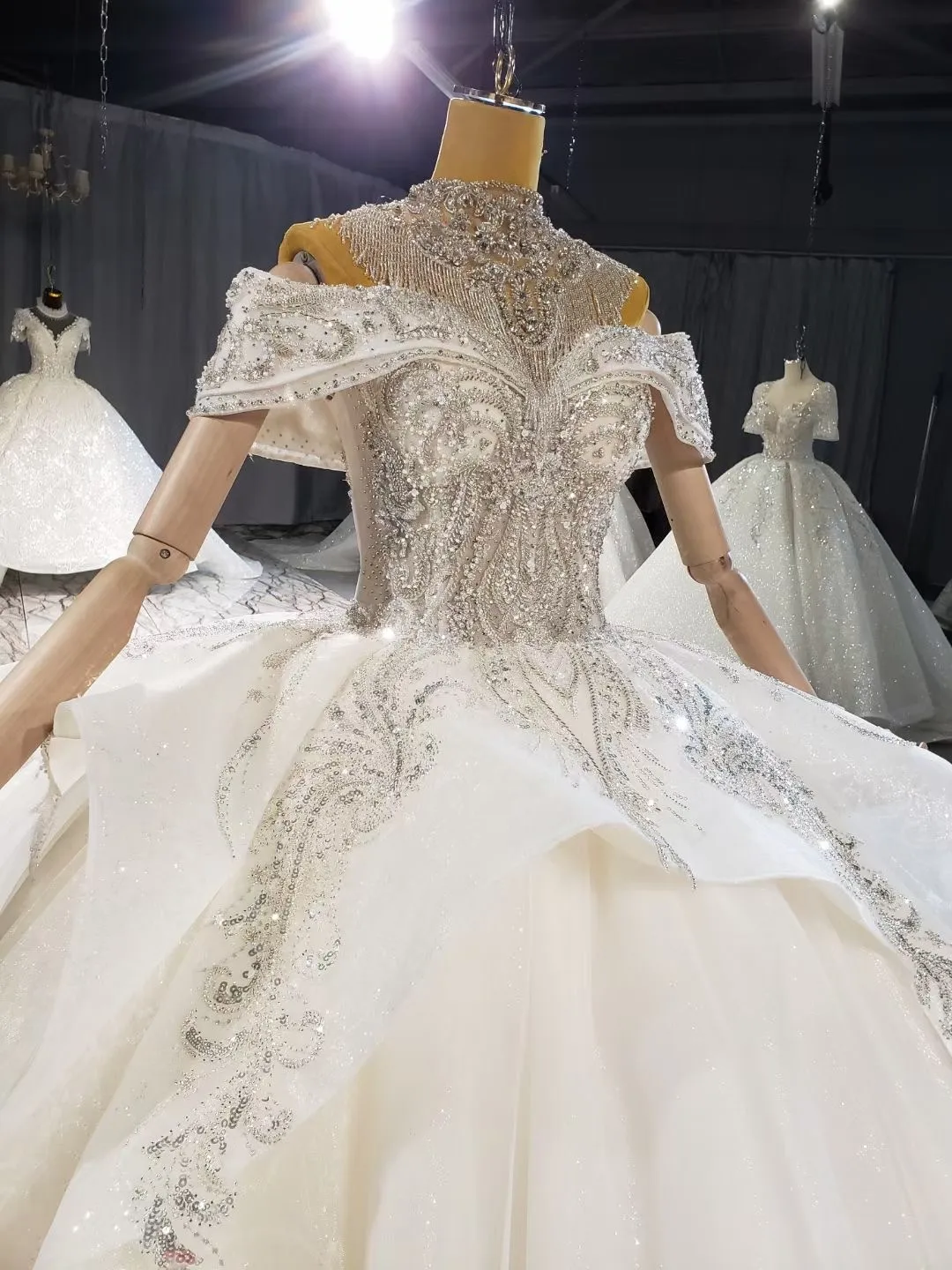 Luxury Beaded Princess Wedding Dress 2021 Sweetheart Crystals Lace Appliques Ball Gown Bridal Sparkly Heavy Vestido De Noiva
Luxury Beaded Princess Wedding Dress 2021 Sweetheart Crystals Lace Appliques Ball Gown Bridal Sparkly Heavy Vestido De Noiva