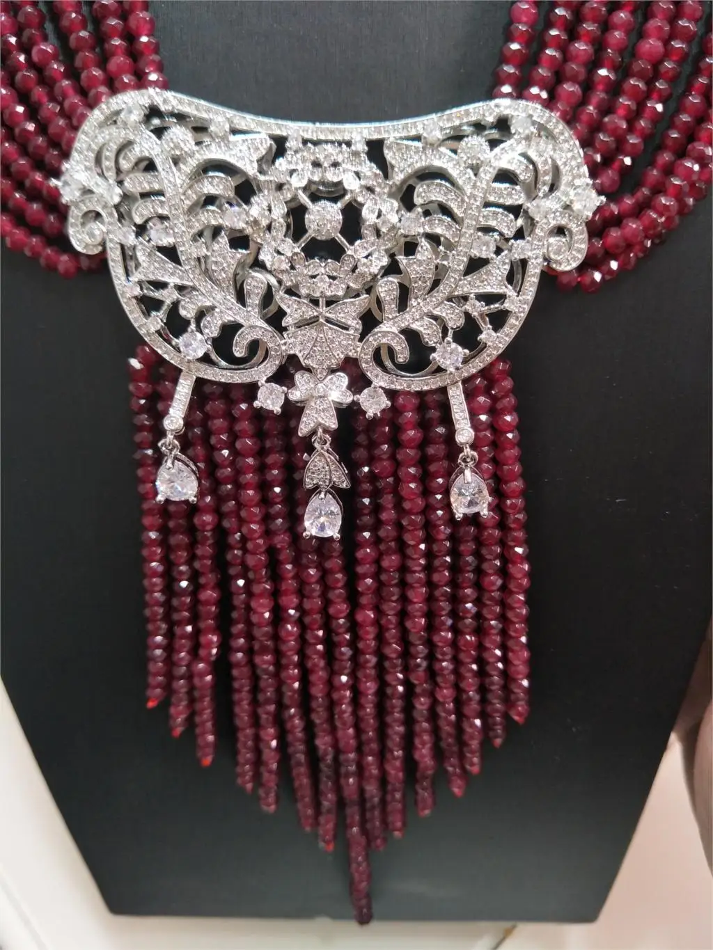 Hot sell new natural 9 rows 2x4mm red stone micro inlay zircon pendant tassel necklace fashion jewelry
Hot sell new natural 9 rows 2x4mm red stone micro inlay zircon pendant tassel necklace fashion jewelry