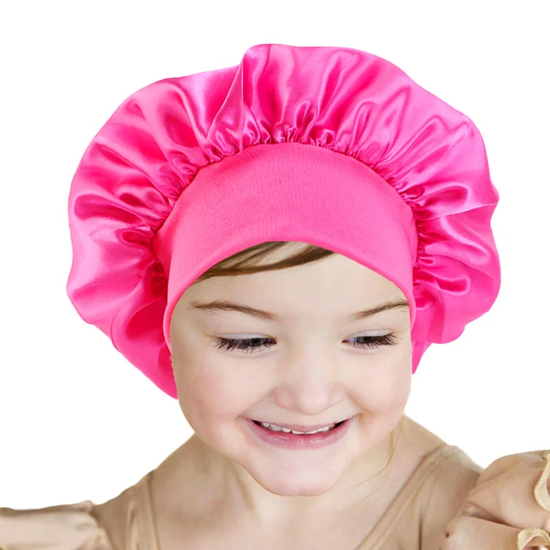 Фото Детская шелковистая атласная однотонная шапочка с широким покрытием женская для