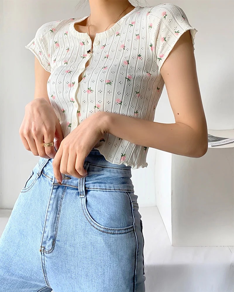 BRADELY MICHELLE 2021New Women's Knitted Floral Print Short-sleeved Shirt Slim Sexy Square Collar T-Shirt
BRADELY MICHELLE 2021New Women's Knitted Floral Print Short-sleeved Shirt Slim Sexy Square Collar T-Shirt