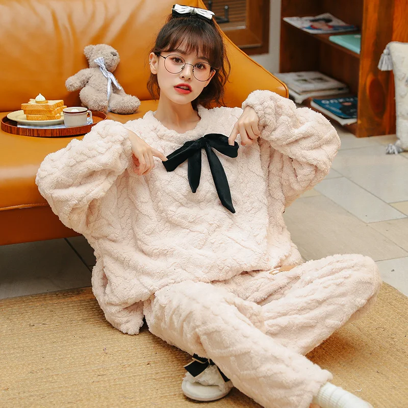 Winter Coral Fleece Women Pajamas Set Cartoon Homewear Long Sleeve Round Neck Female Flannel Sleepwear
Winter Coral Fleece Women Pajamas Set Cartoon Homewear Long Sleeve Round Neck Female Flannel Sleepwear