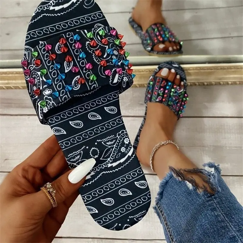 SUNNYS Beach Women's Slippers 2021 New Rivet Cashew Flower Flat Bottomed Sandals Slippers Women Outside Wear Open Toe Slides
SUNNYS Beach Women's Slippers 2021 New Rivet Cashew Flower Flat Bottomed Sandals Slippers Women Outside Wear Open Toe Slides