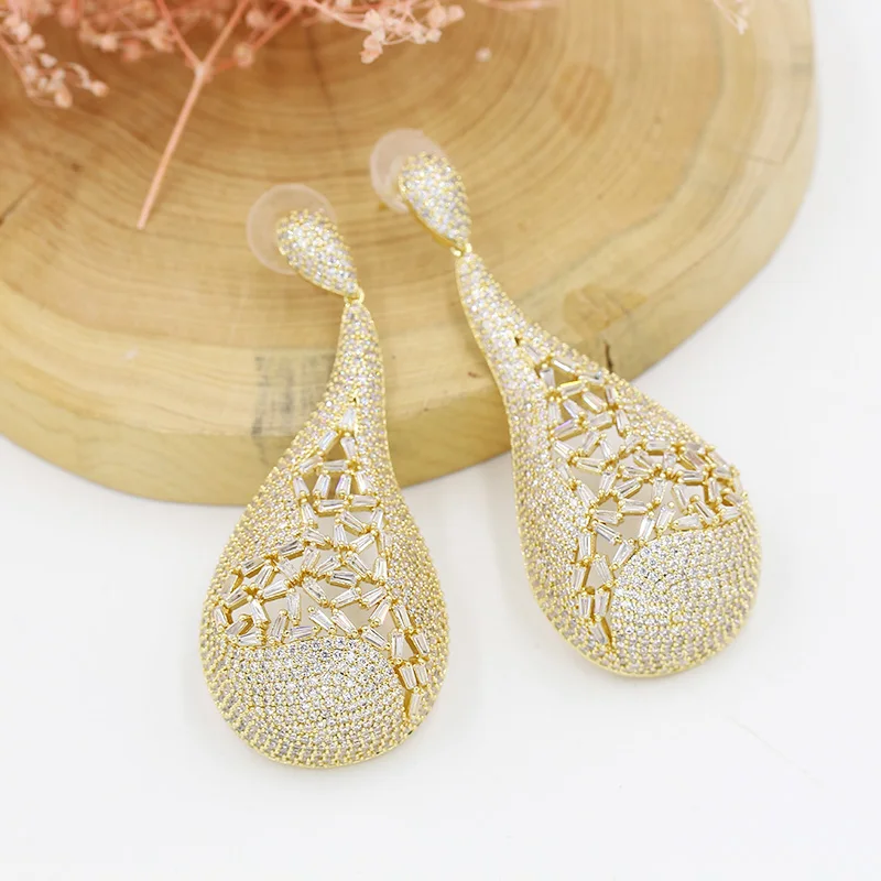 Dubai 18-karat gold pendant earrings, rose gold tassel jewelry earrings, wedding party ladies elegant and beautiful accessories
Dubai 18-karat gold pendant earrings, rose gold tassel jewelry earrings, wedding party ladies elegant and beautiful accessories