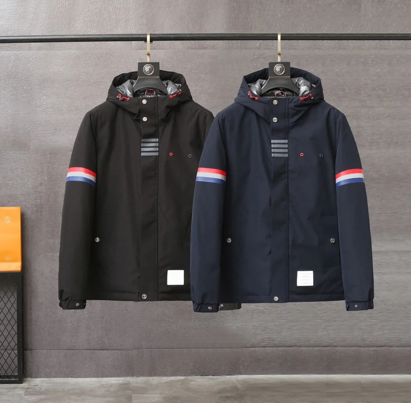 2021 Fashion TB Brand Down Coats Men Loose Hooded Down Jacket Stripes Solid Thick Windproof Casual Winter Clothing
2021 Fashion TB Brand Down Coats Men Loose Hooded Down Jacket Stripes Solid Thick Windproof Casual Winter Clothing