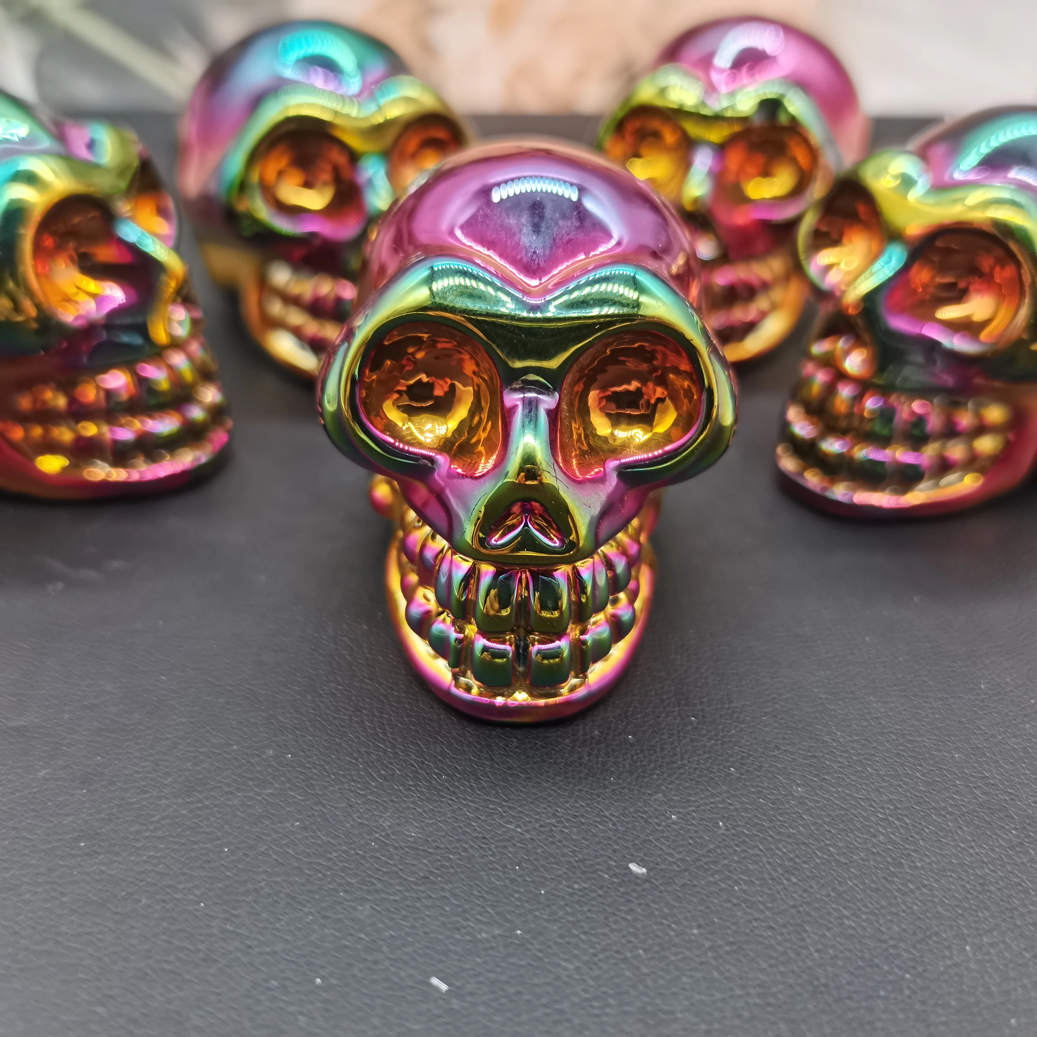 1 pcs Angel Aura Stone Skull Rainbow Electroplating Crystal Good Carved Reiki Healing Home Decoration Random Delivery
1 pcs Angel Aura Stone Skull Rainbow Electroplating Crystal Good Carved Reiki Healing Home Decoration Random Delivery