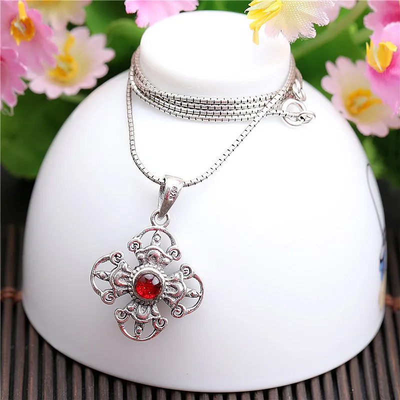 Thai Silver Cross Accessories Men and Women 925 Sterling Silver Hollow Double-sided Hanging Chain Retro Pendant Accessories Gift
Thai Silver Cross Accessories Men and Women 925 Sterling Silver Hollow Double-sided Hanging Chain Retro Pendant Accessories Gift