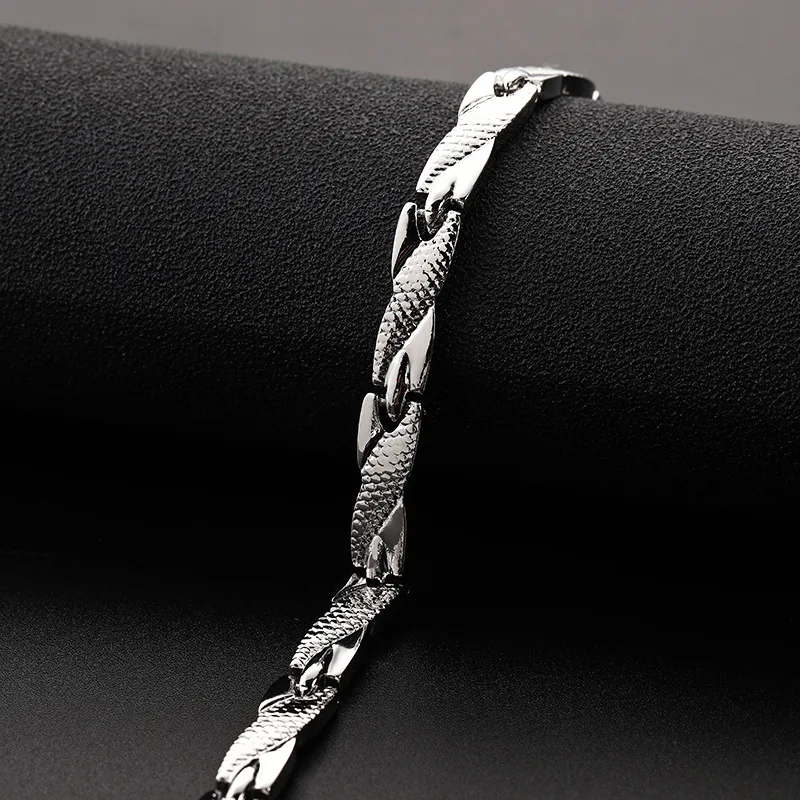 Jewelry Hot Selling Men's Titanium Steel Intermediate Gold Bracelet Female Jewelry Dragon Pattern 7mm Wide Jewelry
Jewelry Hot Selling Men's Titanium Steel Intermediate Gold Bracelet Female Jewelry Dragon Pattern 7mm Wide Jewelry