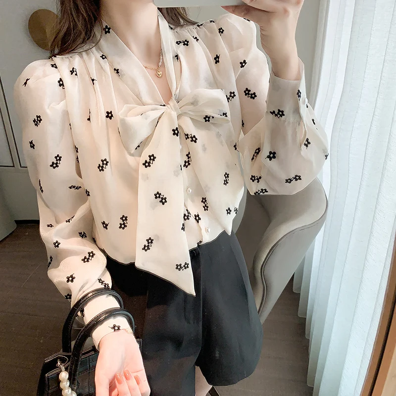 Elegant Apricot Puff Sleeve Floral Shirt Women Chic Lace-up Bow Ladies Blouse Spring Autumn Fashion V-neck Lady Shirts
Elegant Apricot Puff Sleeve Floral Shirt Women Chic Lace-up Bow Ladies Blouse Spring Autumn Fashion V-neck Lady Shirts