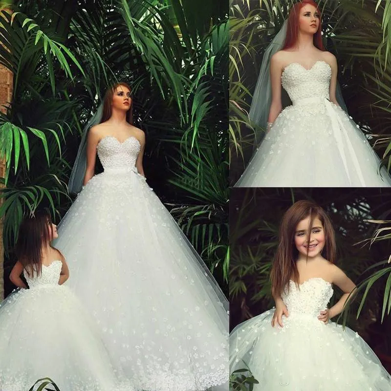 Wedding Clothes White Classy And Flower Girls of Junior Flora Tutu Honey With Pearls Mother Daughter
Wedding Clothes White Classy And Flower Girls of Junior Flora Tutu Honey With Pearls Mother Daughter