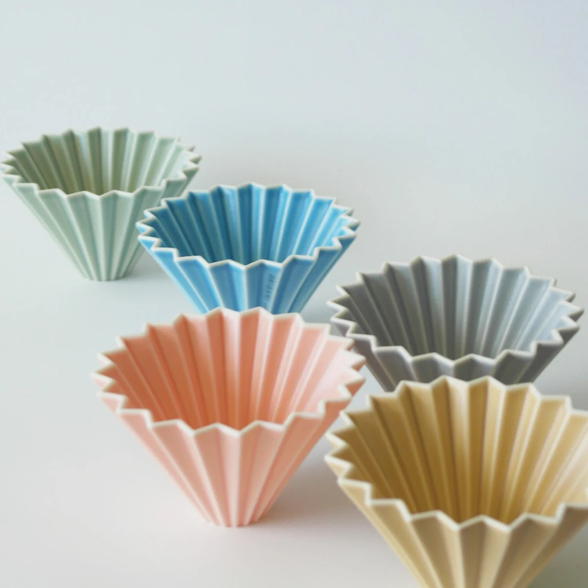 Origami Ceramic Coffee Dripper V60 Filter Cup 1-2 Cups / 2-4 Cups Coffee Maker Barista Tools Coffee Brew Filter Cup Handdrip
Origami Ceramic Coffee Dripper V60 Filter Cup 1-2 Cups / 2-4 Cups Coffee Maker Barista Tools Coffee Brew Filter Cup Handdrip