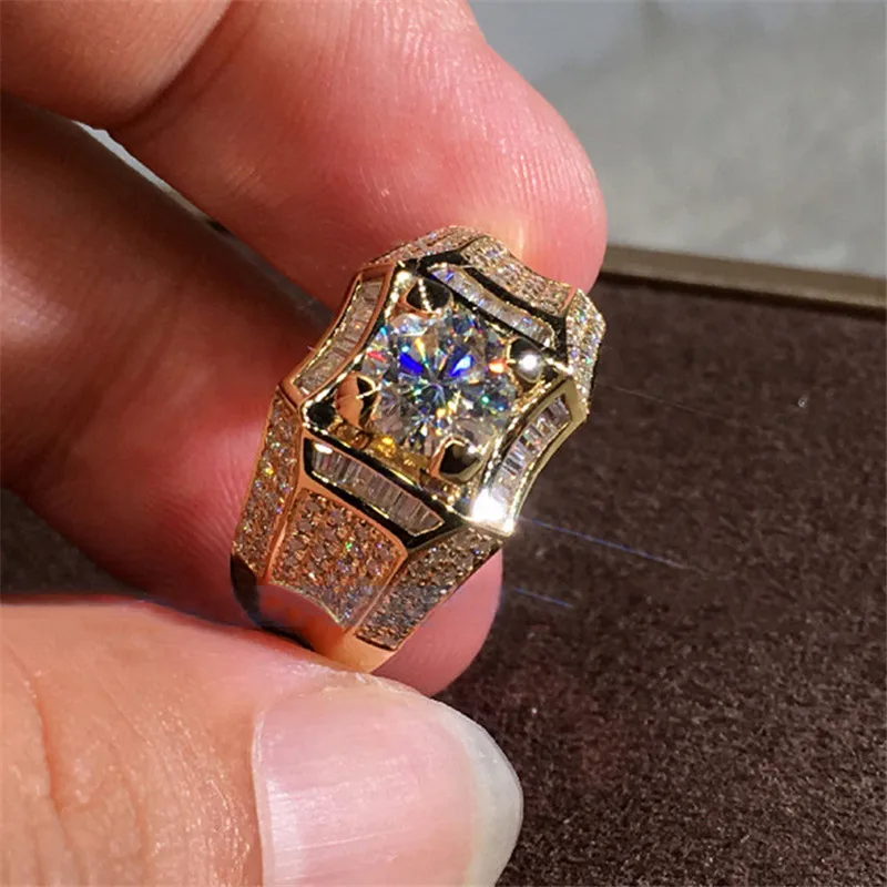 Fashion Luxury Micro-Crystal Zircon Ring For Men European and American Style Engagement Wedding Party Rings Jewelry Size 7-12
Fashion Luxury Micro-Crystal Zircon Ring For Men European and American Style Engagement Wedding Party Rings Jewelry Size 7-12