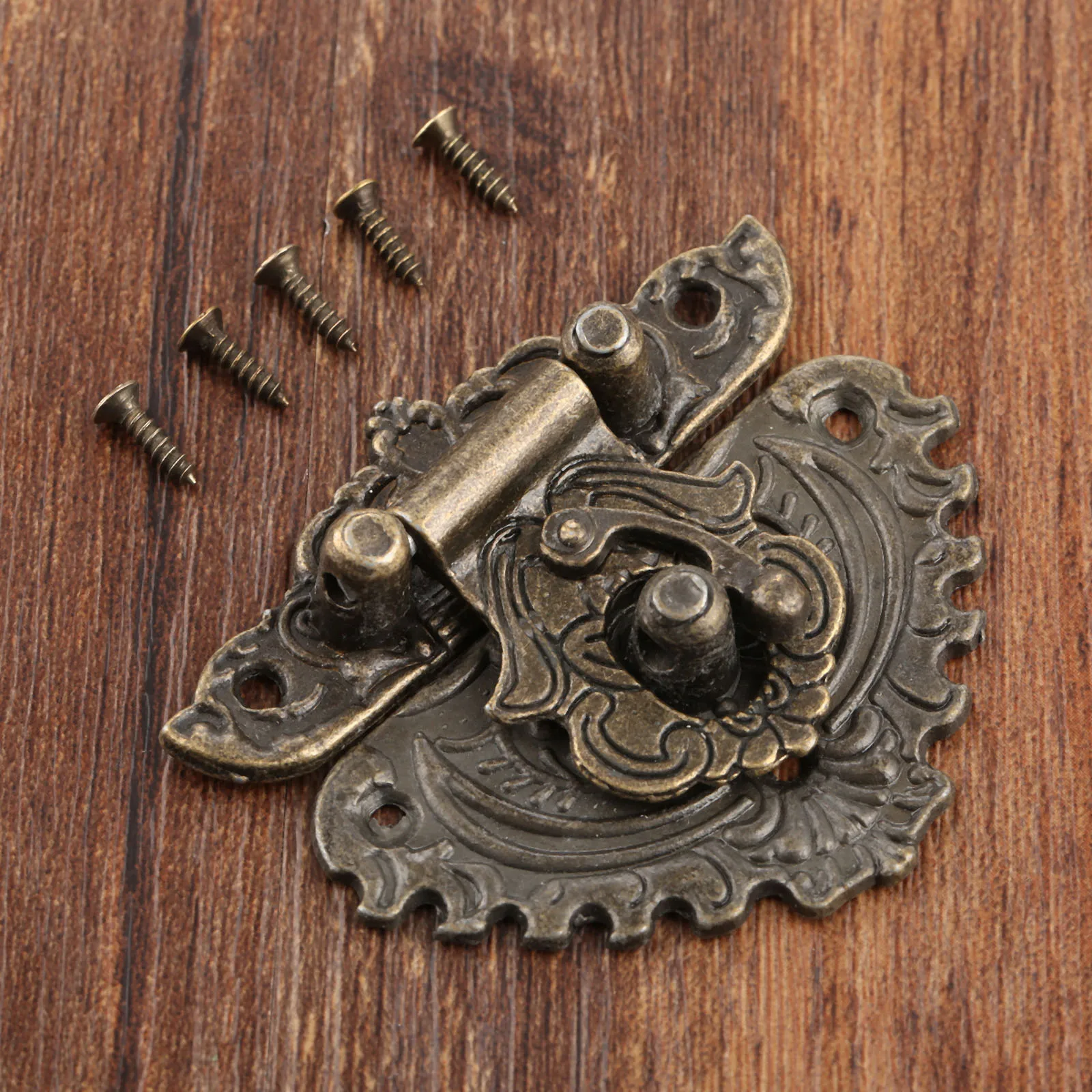 1Pc Antique Latches Catches Zinc Alloy Hasps Clasp Buckles Small Lock 50*56m for Jewelry Wood Box Suitcase Furniture Hardware
1Pc Antique Latches Catches Zinc Alloy Hasps Clasp Buckles Small Lock 50*56m for Jewelry Wood Box Suitcase Furniture Hardware