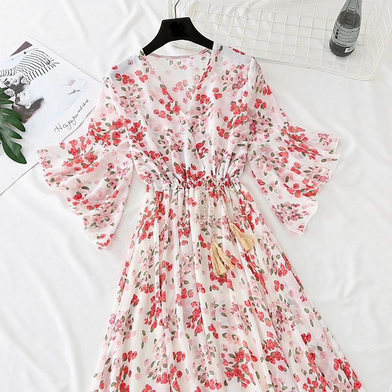 2020 Women Summer V Neck Ruffle sleeve Vintage Boho Long Floral National Chiffon Dresses Party Beach Dress Floral Sundress
2020 Women Summer V Neck Ruffle sleeve Vintage Boho Long Floral National Chiffon Dresses Party Beach Dress Floral Sundress