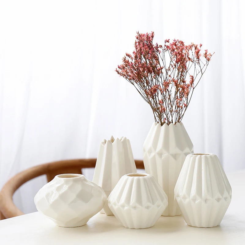 European Minimalistic White Origami Ceramic Vase Fashion Dried Flower Arrangement Vase Creative Ornament Handicrafts Home Decor
European Minimalistic White Origami Ceramic Vase Fashion Dried Flower Arrangement Vase Creative Ornament Handicrafts Home Decor