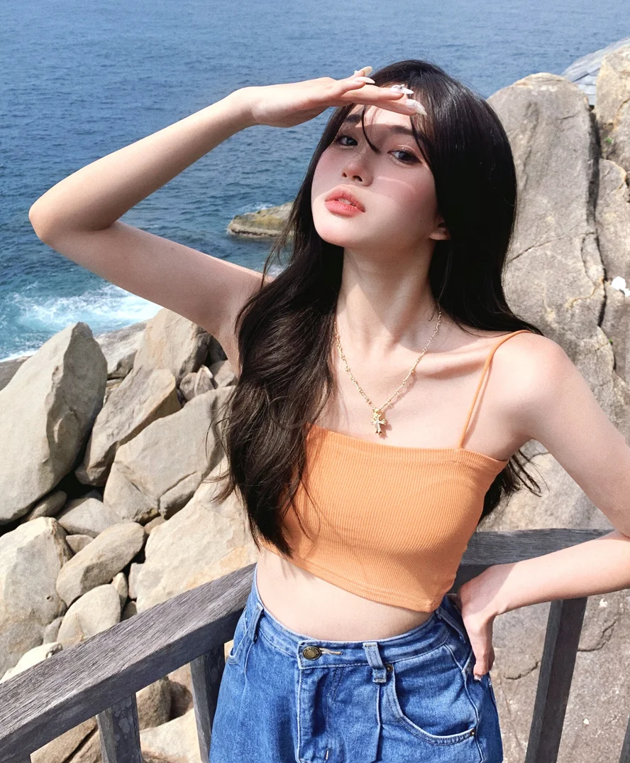 Summer New basic Style Simple Solid Color Short Camisole Female Korean Slim Slimming Inner Outerwear Top
Summer New basic Style Simple Solid Color Short Camisole Female Korean Slim Slimming Inner Outerwear Top
