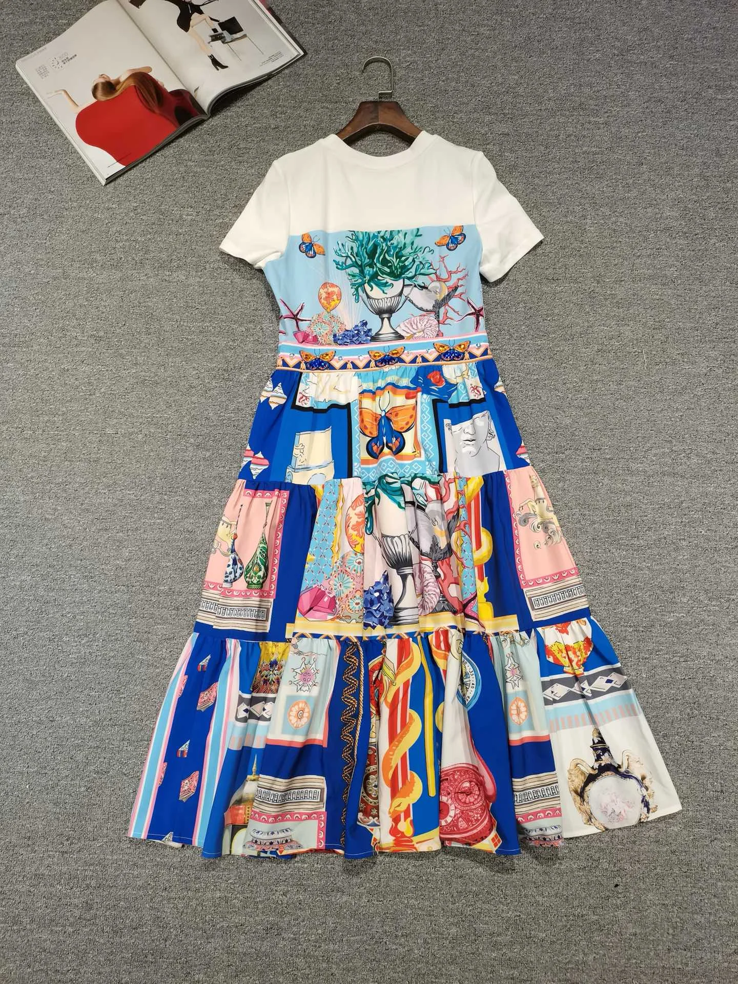 2021 Runway Print Pleated Lady Midi Long Dress Women Short Sleeve Colourful Print Diamond Boho Robe
2021 Runway Print Pleated Lady Midi Long Dress Women Short Sleeve Colourful Print Diamond Boho Robe