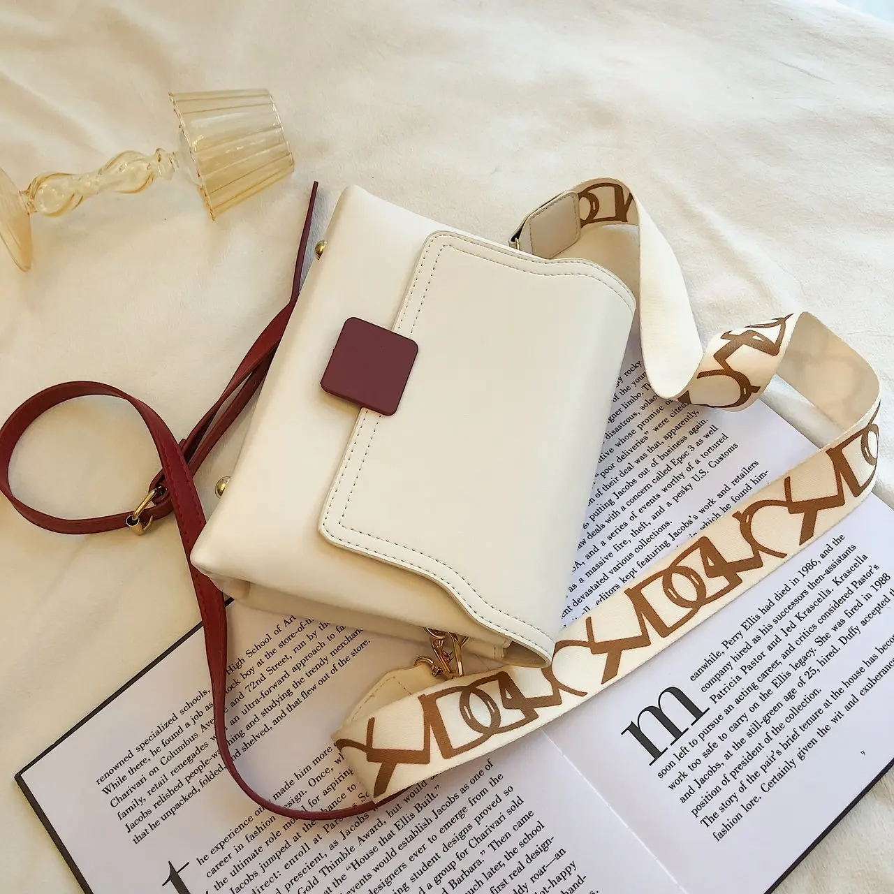 Small PU Leather Crossbody Bags For Women 2020 Shoulder Handbags Female Travel Totes Lady Fashion Armpit Bag sac a main femme
Small PU Leather Crossbody Bags For Women 2020 Shoulder Handbags Female Travel Totes Lady Fashion Armpit Bag sac a main femme