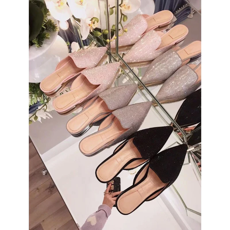 Wrap Teo Half Slippers Female 2021 Early Spring New Leather Muller Lazy Shoes Pointed Toe Flat with Rhinestone Lazy Pedal Women
Wrap Teo Half Slippers Female 2021 Early Spring New Leather Muller Lazy Shoes Pointed Toe Flat with Rhinestone Lazy Pedal Women
