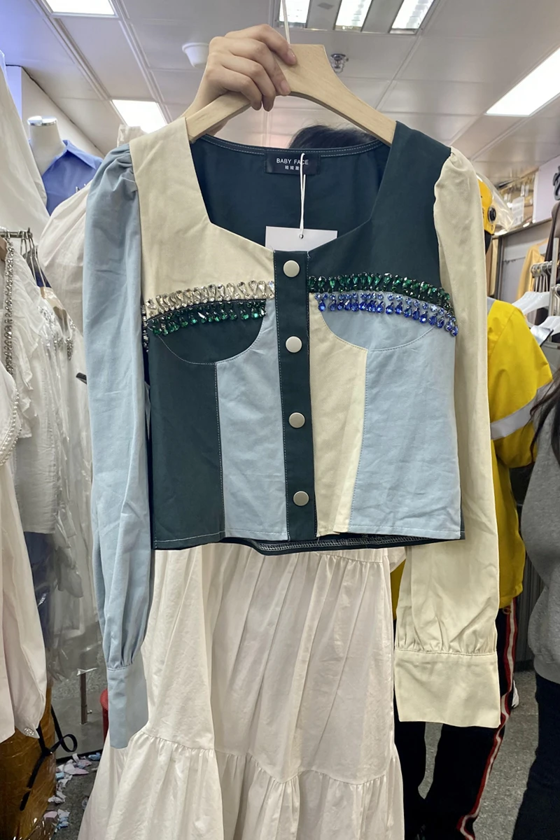 Color Contrast Office Lady Puff Sleeve Blouse Fashion Patchwork Diamond Single-breasted Shirt All-matching Sqaure-neck Top
Color Contrast Office Lady Puff Sleeve Blouse Fashion Patchwork Diamond Single-breasted Shirt All-matching Sqaure-neck Top