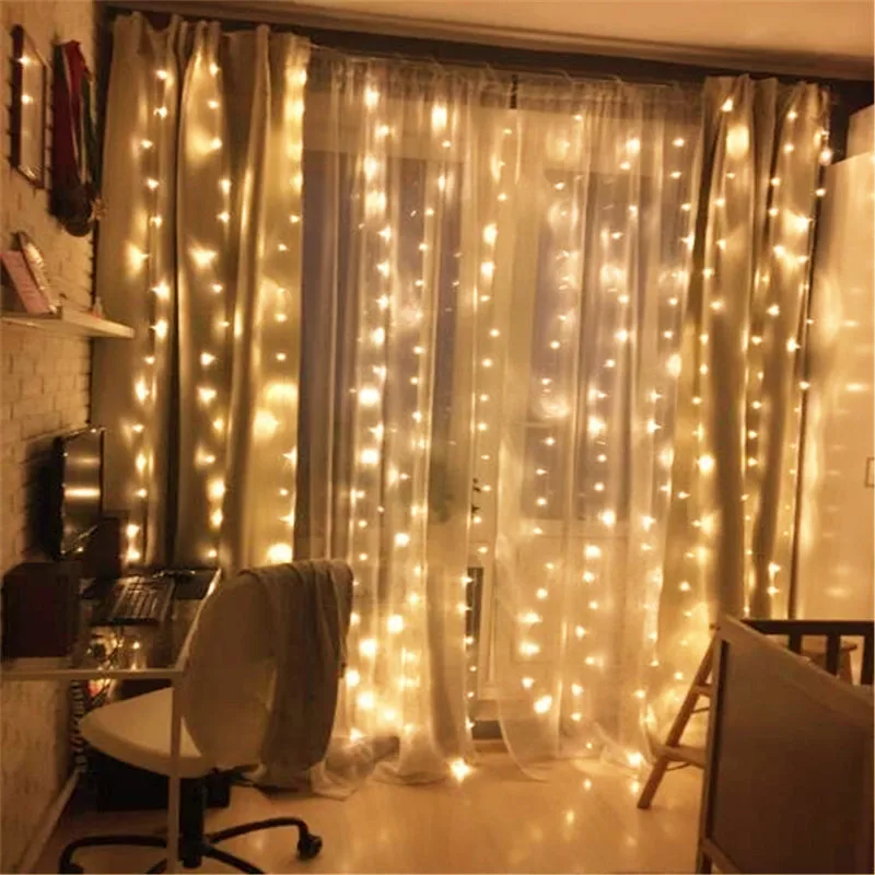 Гирлянда-занавеска в виде сосулек, 4*2,5 м, светодиодов
Гирлянда-занавеска в виде сосулек, 4*2,5 м, светодиодов