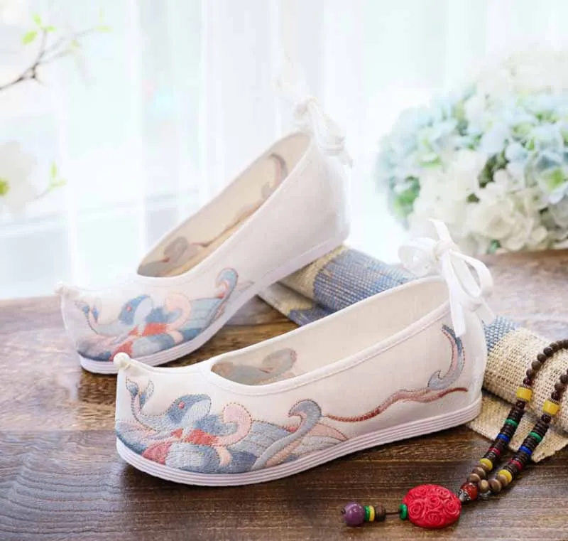 Women Embroidery Shoes Chinese Traditional Ancient Flat Shoes Women Embroidery Shoes Cosplay White Blue Hanfu Shoes For Women
Women Embroidery Shoes Chinese Traditional Ancient Flat Shoes Women Embroidery Shoes Cosplay White Blue Hanfu Shoes For Women