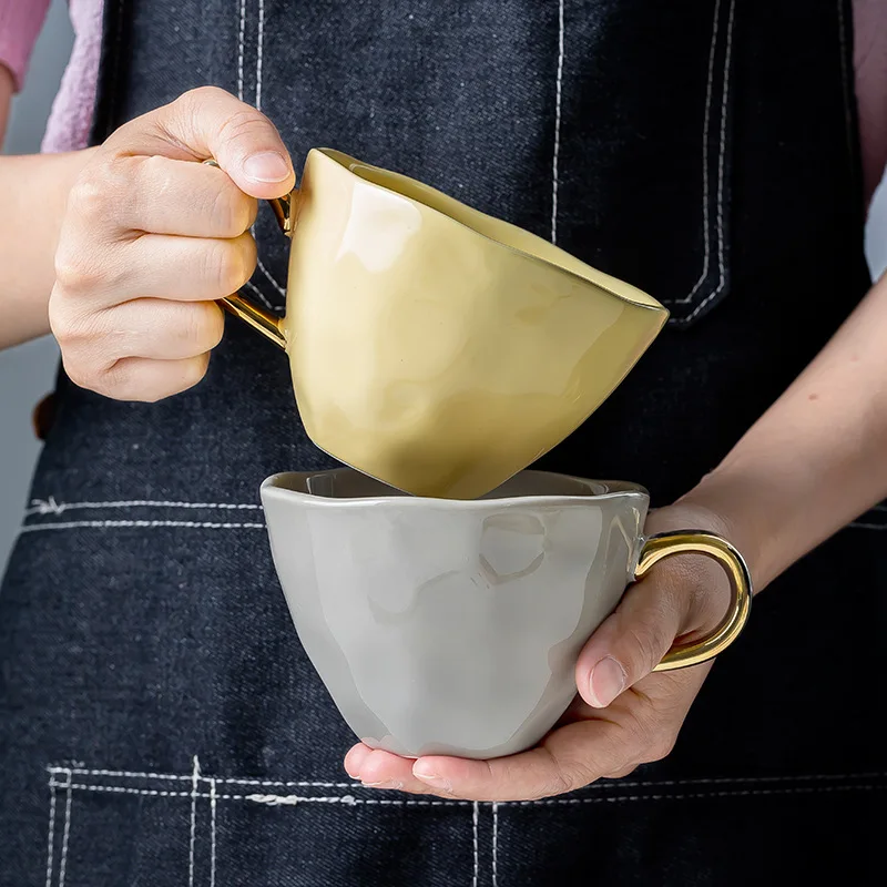 Japanese Style Ins Cute Cup Solid Color Classic Simple Girl Ceramic Water Cup Mug Luxury Golden Handle Home Couple Breakfast Cup
Japanese Style Ins Cute Cup Solid Color Classic Simple Girl Ceramic Water Cup Mug Luxury Golden Handle Home Couple Breakfast Cup