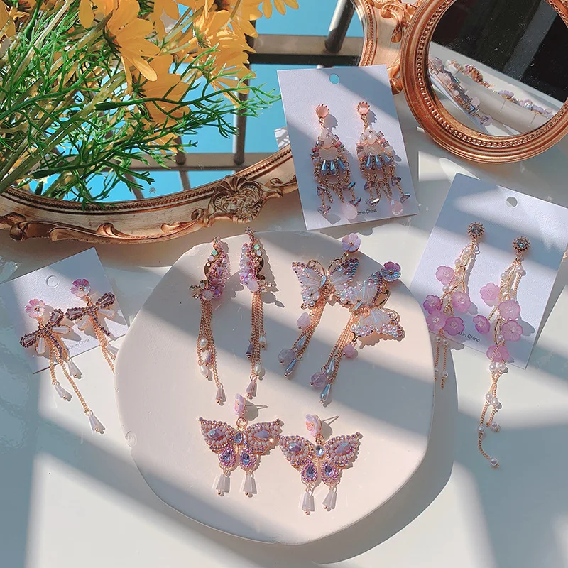 E004 S925 Silver Needle Baroque Earrings New Purple Female High Sense Heavy Industry French Retro Joker Butterfly Earrings
E004 S925 Silver Needle Baroque Earrings New Purple Female High Sense Heavy Industry French Retro Joker Butterfly Earrings