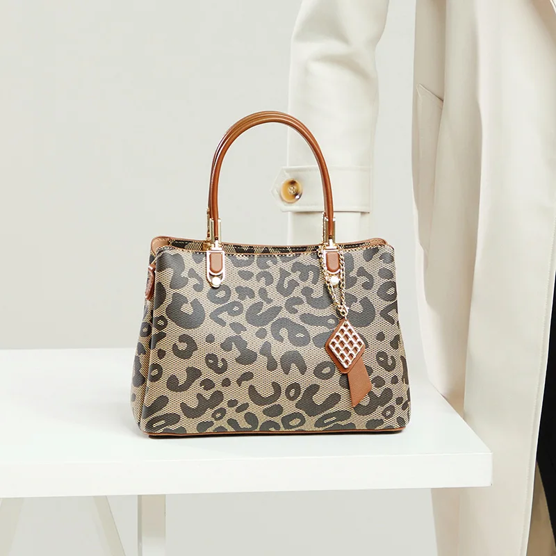 Retro Western Style High-quality High-quality Leather Ladies Handbags Classic Wild Leopard Print One-shoulder Messenger Bag Sac
Retro Western Style High-quality High-quality Leather Ladies Handbags Classic Wild Leopard Print One-shoulder Messenger Bag Sac