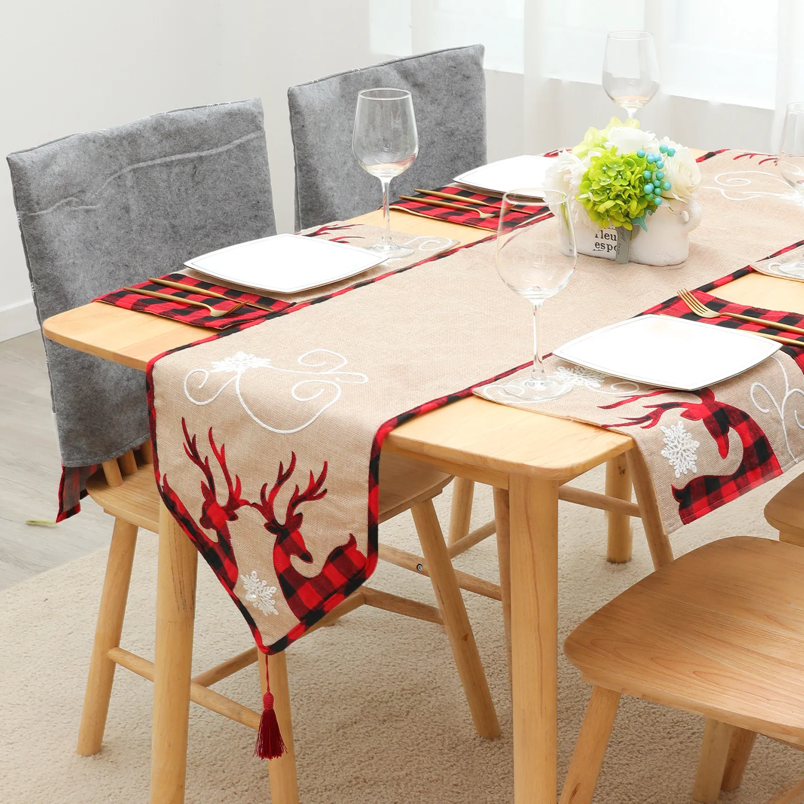 New product Christmas linen embroidery elk cartoon table runner Christmas hotel restaurant home decoration table mat
New product Christmas linen embroidery elk cartoon table runner Christmas hotel restaurant home decoration table mat