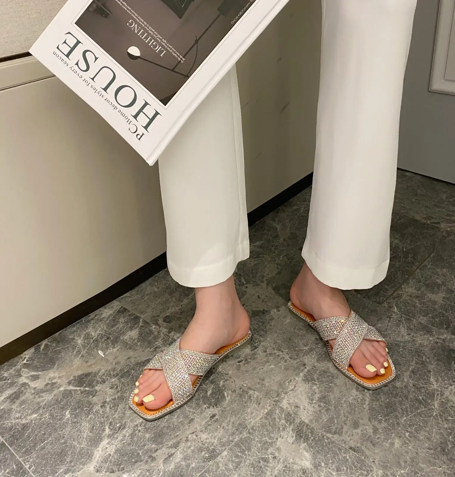 Slippers Women Summer Glitter Slides Female Shoes Low Square Toe Fashion Jelly 2021 Flat Luxury Hoof Heels Fabric Rubber Basic P
Slippers Women Summer Glitter Slides Female Shoes Low Square Toe Fashion Jelly 2021 Flat Luxury Hoof Heels Fabric Rubber Basic P