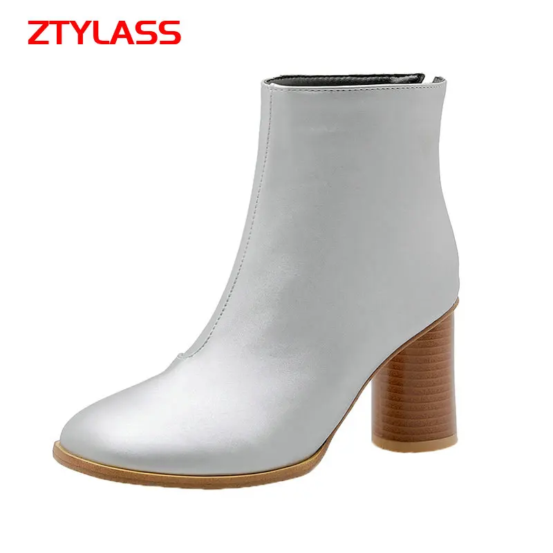 2021 New Autumn Winter Women Boots Fashion Zipper Thick High Heel Ankle Boots PU Leather Square Toe Lady Shoes Black Sliver
2021 New Autumn Winter Women Boots Fashion Zipper Thick High Heel Ankle Boots PU Leather Square Toe Lady Shoes Black Sliver