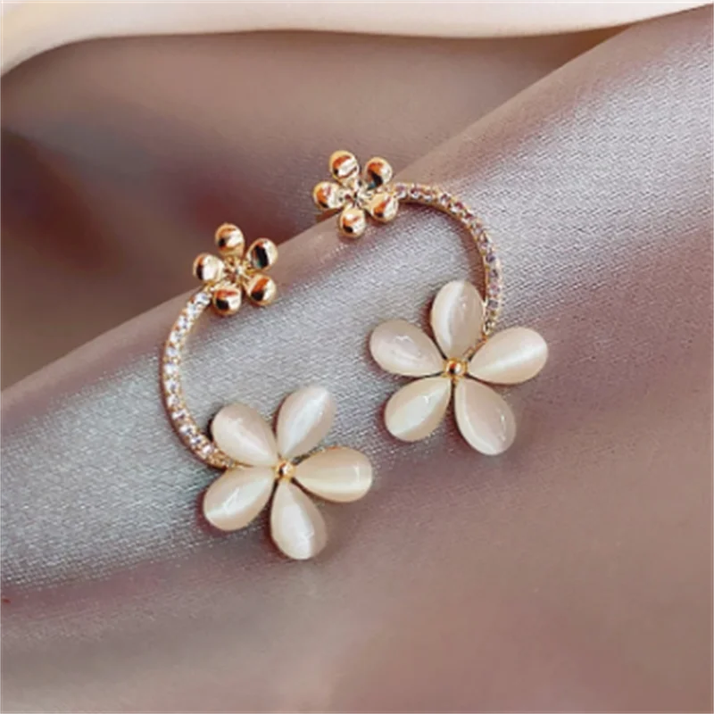 New fashion exaggerated temperament simple paved opal flower earrings ladies and girls daily gifts jewelry wholesale
New fashion exaggerated temperament simple paved opal flower earrings ladies and girls daily gifts jewelry wholesale