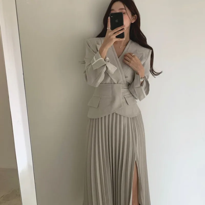 2021 Fall Women Sets Jacket and Skirt 2 Pieces Sets High Waist Slit Skirt and Blazer Coat Long Pleated Skirts Casual Women Suit
2021 Fall Women Sets Jacket and Skirt 2 Pieces Sets High Waist Slit Skirt and Blazer Coat Long Pleated Skirts Casual Women Suit