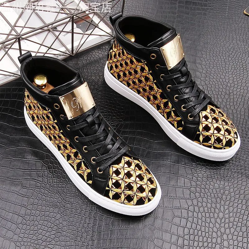 Men's shoes rhinestone decoration trend personality board shoes embroidery short boots men's inner heightening casual shoes
Men's shoes rhinestone decoration trend personality board shoes embroidery short boots men's inner heightening casual shoes