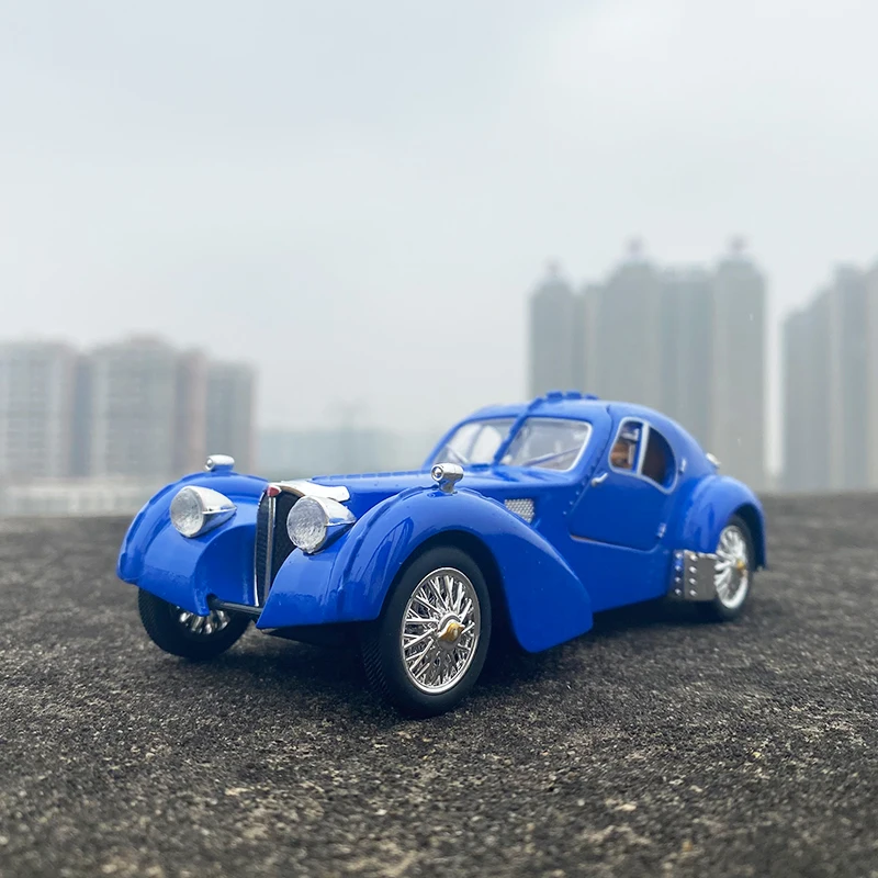 1/28 Alloy Bugatti TYPE 57SC Classic Model Toy Car Diecast Toy Vehicles Metal Sound Light Collection Children Toys
1/28 Alloy Bugatti TYPE 57SC Classic Model Toy Car Diecast Toy Vehicles Metal Sound Light Collection Children Toys