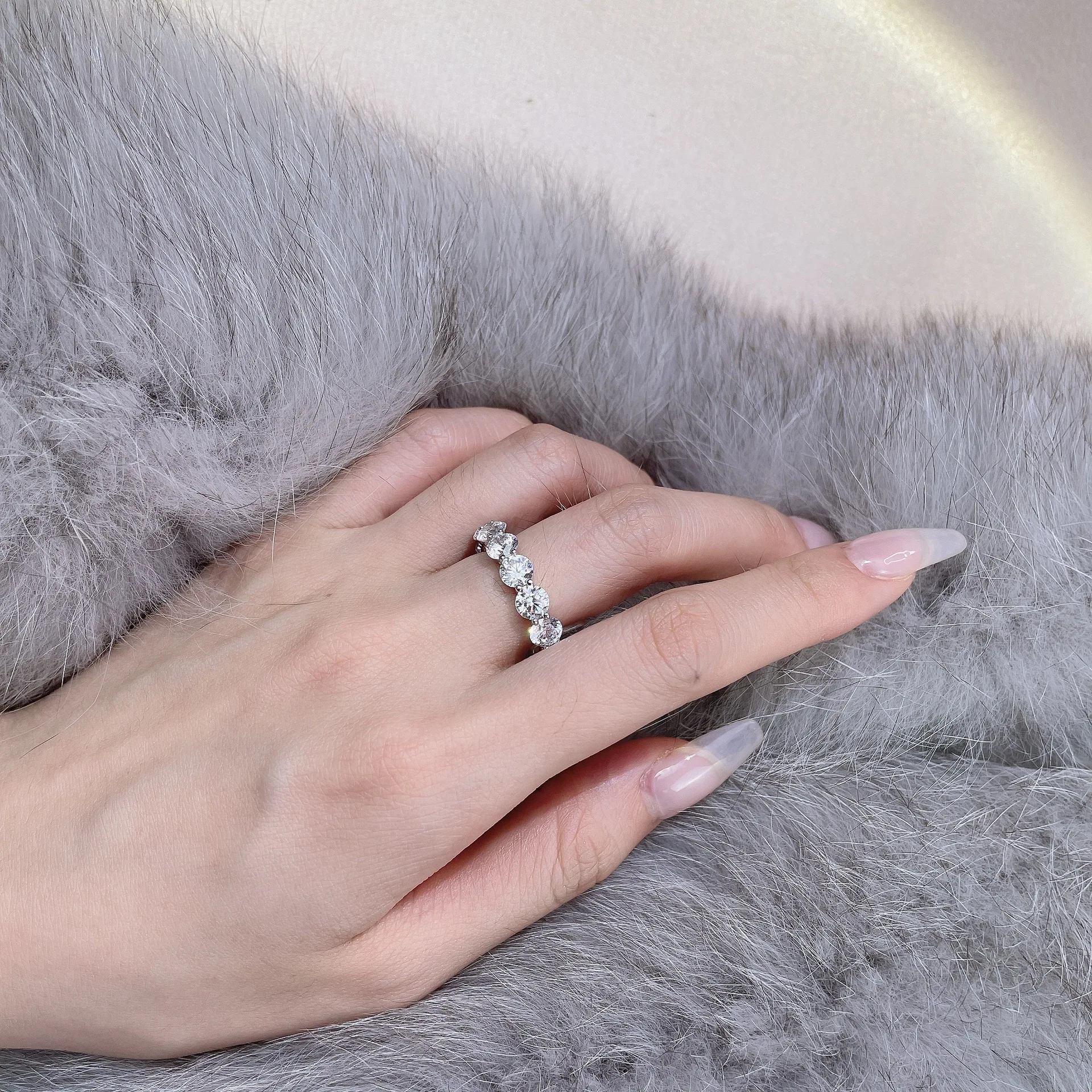 COSYA 100% 925 Sterling Silver While High Carbon Diamond Round INS Style High-End Design Female Ring Sparkling Fine Jewelry Gift
COSYA 100% 925 Sterling Silver While High Carbon Diamond Round INS Style High-End Design Female Ring Sparkling Fine Jewelry Gift