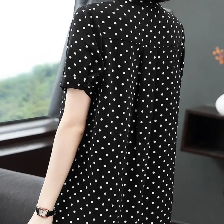 Chiffon small shirt women's outer wear design sense 2021 summer fashion new v-neck polka-dot short-sleeved casual
Chiffon small shirt women's outer wear design sense 2021 summer fashion new v-neck polka-dot short-sleeved casual