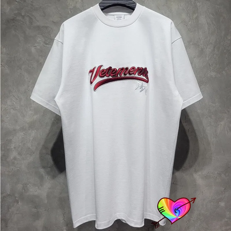 2021SS Vetements Red Sweet Embroidered Logo T-shirt Men Women 1:1 High Quality Vetements Tee Oversize VTM Tops Short Sleeve Tag
2021SS Vetements Red Sweet Embroidered Logo T-shirt Men Women 1:1 High Quality Vetements Tee Oversize VTM Tops Short Sleeve Tag