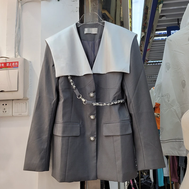 ZCSMLL осень 2021, новая мода, жемчужная цепочка с пряжкой, украшение на талию, контрастные цвета, темно-синий воротник, свободный костюм, куртка д...
ZCSMLL осень 2021, новая мода, жемчужная цепочка с пряжкой, украшение на талию, контрастные цвета, темно-синий воротник, свободный костюм, куртка д...