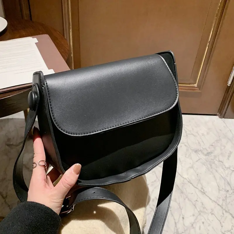 Women's Bag 2022 New Fashion Temperament Large Capacity Semicircle Saddle Bag Soft Leather Shoulder Messenger Bag
Women's Bag 2022 New Fashion Temperament Large Capacity Semicircle Saddle Bag Soft Leather Shoulder Messenger Bag