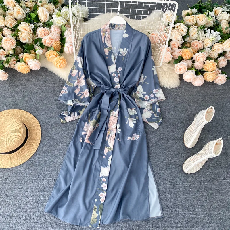 European & American Style Ins Fashion Pajama Satin Dress Women Fashion Floral Printed Long Vacation Sunscreen Jacket Trend
European & American Style Ins Fashion Pajama Satin Dress Women Fashion Floral Printed Long Vacation Sunscreen Jacket Trend