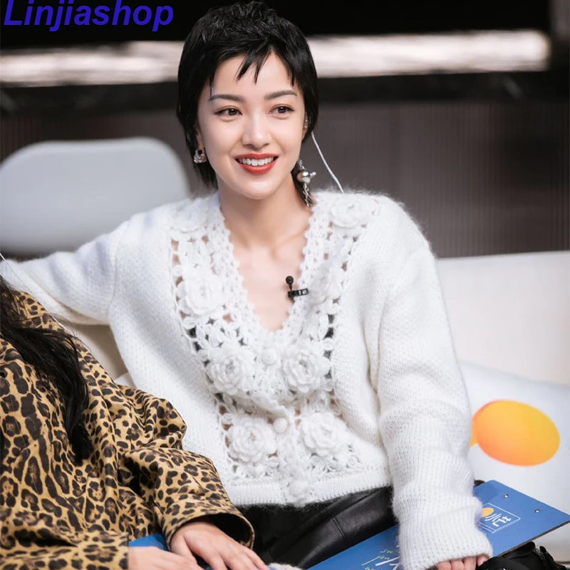 Autumn High Quality Cardigan Long Sleeves Embroidery V-neck Luxury Flower Hollow Wool Jumpers Female Fashion Sweater 
Autumn High Quality Cardigan Long Sleeves Embroidery V-neck Luxury Flower Hollow Wool Jumpers Female Fashion Sweater